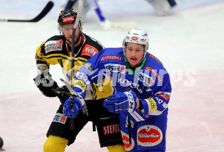 EBEL. Eishockey Bundesliga. VSV gegen	UPC Vienna Capitals. Patrick Platzer,  (VSV), Macgregor Sharp (Vienna Capitals). Villach, am 6.1.2017.
Foto: Kuess

---
pressefotos, pressefotografie, kuess, qs, qspictures, sport, bild, bilder, bilddatenbank