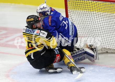 EBEL. Eishockey Bundesliga. VSV gegen	UPC Vienna Capitals. Olivier Roy,  (VSV), Taylor Vause (Vienna Capitals). Villach, am 6.1.2017.
Foto: Kuess

---
pressefotos, pressefotografie, kuess, qs, qspictures, sport, bild, bilder, bilddatenbank