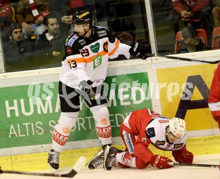 EBEL. Eishockey Bundesliga. KAC gegen 	Moser Medical Graz99ers. Manuel Ganahl,  (KAC), Matthew Pelech (Graz). Klagenfurt, am 6.1.2017.
Foto: Kuess

---
pressefotos, pressefotografie, kuess, qs, qspictures, sport, bild, bilder, bilddatenbank
