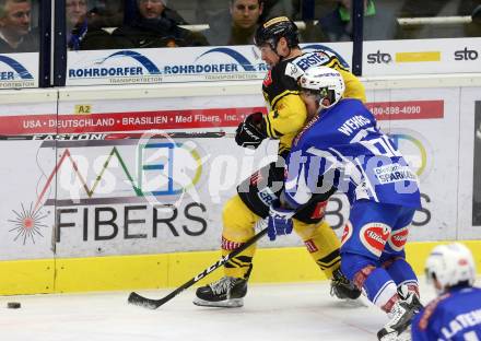 EBEL. Eishockey Bundesliga. VSV gegen	UPC Vienna Capitals. Kevin Wehrs,  (VSV), Jonathan Ferland (Vienna Capitals). Villach, am 6.1.2017.
Foto: Kuess

---
pressefotos, pressefotografie, kuess, qs, qspictures, sport, bild, bilder, bilddatenbank