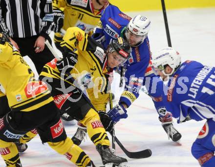 EBEL. Eishockey Bundesliga. VSV gegen	UPC Vienna Capitals. Miha Verlic,  (VSV), Benjamin Nissner (Vienna Capitals). Villach, am 6.1.2017.
Foto: Kuess

---
pressefotos, pressefotografie, kuess, qs, qspictures, sport, bild, bilder, bilddatenbank
