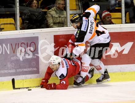 EBEL. Eishockey Bundesliga. KAC gegen 	Moser Medical Graz99ers. Matthew Neal,  (KAC), Evan Brophey (Graz). Klagenfurt, am 6.1.2017.
Foto: Kuess

---
pressefotos, pressefotografie, kuess, qs, qspictures, sport, bild, bilder, bilddatenbank