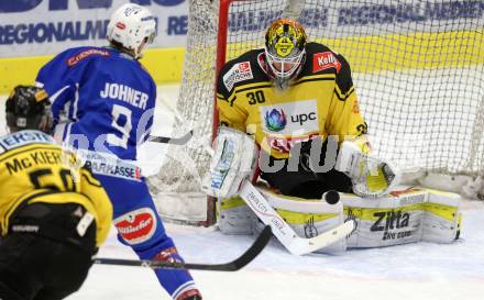 EBEL. Eishockey Bundesliga. VSV gegen	UPC Vienna Capitals. Dustin Johner, (VSV), David Kickert  (Vienna Capitals). Villach, am 6.1.2017.
Foto: Kuess

---
pressefotos, pressefotografie, kuess, qs, qspictures, sport, bild, bilder, bilddatenbank