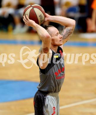 Basketball 2. Bundesliga. GD 12. Runde. Woerthersee Piraten gegen Raiders Villach. Nino Gross (Raiders). Klagenfurt, am 7.1.2017.
Foto: Kuess
---
pressefotos, pressefotografie, kuess, qs, qspictures, sport, bild, bilder, bilddatenbank