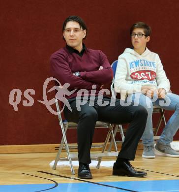 Basketball 2. Bundesliga. GD 12. Runde. Woerthersee Piraten gegen Raiders Villach. Trainer Andreas Kuttnig (Piraten). Klagenfurt, am 7.1.2017.
Foto: Kuess
---
pressefotos, pressefotografie, kuess, qs, qspictures, sport, bild, bilder, bilddatenbank