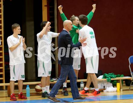 Basketball 2. Bundesliga. GD 12. Runde. KOS Celovec gegen Mattersburg Rocks. Jubel Trainer Sliskovic Dragan (KOS Celovec). Klagenfurt, am 8.1.2017.
Foto: Kuess
---
pressefotos, pressefotografie, kuess, qs, qspictures, sport, bild, bilder, bilddatenbank