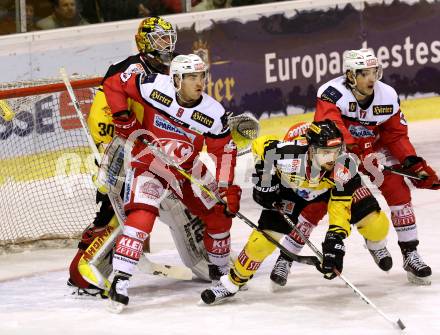 EBEL. Eishockey Bundesliga. KAC gegen 	UPC Vienna Capitals. Matthew Neal, Manuel Ganahl  (KAC), David Kickert  (Vienna Capitals). Klagenfurt, am 11.1.2017.
Foto: Kuess

---
pressefotos, pressefotografie, kuess, qs, qspictures, sport, bild, bilder, bilddatenbank