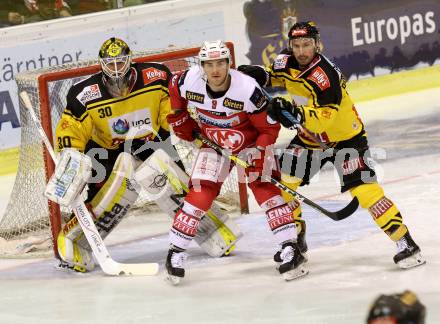 EBEL. Eishockey Bundesliga. KAC gegen 	UPC Vienna Capitals. Matthew Neal, (KAC), Aaron Brocklehurst, David Kickert (Vienna Capitals). Klagenfurt, am 11.1.2017.
Foto: Kuess

---
pressefotos, pressefotografie, kuess, qs, qspictures, sport, bild, bilder, bilddatenbank