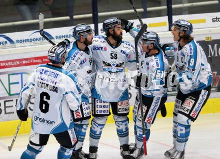 EBEL. Eishockey Bundesliga. VSV gegen	EHC Liwest Black Wings Linz.  Torjubel Sebastien Piche, Dan Dasilva, Jonathan D Aversa, Rob Hisey, Brian Lebler (Linz). Villach, am 11.1.2017.
Foto: Kuess

---
pressefotos, pressefotografie, kuess, qs, qspictures, sport, bild, bilder, bilddatenbank