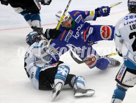 EBEL. Eishockey Bundesliga. VSV gegen	EHC Liwest Black Wings Linz.  Daniel Nageler, (VSV), Jonathan D Aversa  (Linz). Villach, am 11.1.2017.
Foto: Kuess

---
pressefotos, pressefotografie, kuess, qs, qspictures, sport, bild, bilder, bilddatenbank