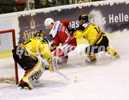 EBEL. Eishockey Bundesliga. KAC gegen 	UPC Vienna Capitals. Stefan Geier,  (KAC), David Kickert, Patrick Peter (Vienna Capitals). Klagenfurt, am 11.1.2017.
Foto: Kuess

---
pressefotos, pressefotografie, kuess, qs, qspictures, sport, bild, bilder, bilddatenbank