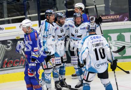 EBEL. Eishockey Bundesliga. VSV gegen	EHC Liwest Black Wings Linz.  Torjubel Rob Hisey, Dan DaSilva, Mario Altmann, Marc Andre Dorion (Linz). Villach, am 11.1.2017.
Foto: Kuess

---
pressefotos, pressefotografie, kuess, qs, qspictures, sport, bild, bilder, bilddatenbank
