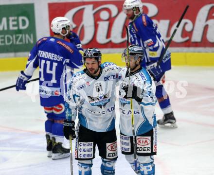 EBEL. Eishockey Bundesliga. VSV gegen	EHC Liwest Black Wings Linz.  Torjubel Patrick Spannring, Rick Schofield (Linz). Villach, am 11.1.2017.
Foto: Kuess

---
pressefotos, pressefotografie, kuess, qs, qspictures, sport, bild, bilder, bilddatenbank