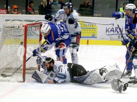 EBEL. Eishockey Bundesliga. VSV gegen	Fehervar AV 19. Olivier Latendresse,  (VSV), Miklos Rajna, Bence Sziranyi (Alba Volan). Villach, am 13.1.2017.
Foto: Kuess

---
pressefotos, pressefotografie, kuess, qs, qspictures, sport, bild, bilder, bilddatenbank