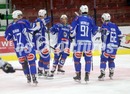 EBEL. Eishockey Bundesliga. VSV gegen	Fehervar AV 19. Torjubel Jeremie Ouellet Blain, Jan Urbas, Corey Locke, Miha Verlic, Kevin Wehrs (VSV). Villach, am 13.1.2017.
Foto: Kuess

---
pressefotos, pressefotografie, kuess, qs, qspictures, sport, bild, bilder, bilddatenbank