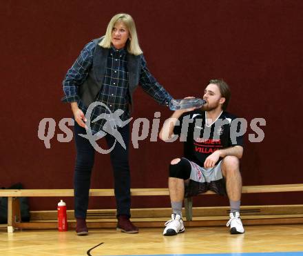 Basketball 2. Bundesliga. GD 13. Runde. KOS Celovec gegen Villach Raiders.  Trainerin Natalia Tcherkacheva (Villach). Klagenfurt, am 14.1.2017.
Foto: Kuess
---
pressefotos, pressefotografie, kuess, qs, qspictures, sport, bild, bilder, bilddatenbank