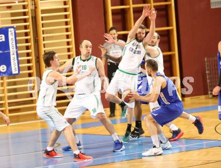 Basketball. OEBV Cup. KOS Celovec gegen Swans Gmunden. Andi Smrtnik, Vjeran Soldo, Christian Erschen (KOS Celovec), Enis Murati  (Gmunden). Klagenfurt, am 20.1.2017.
Foto: Kuess
---
pressefotos, pressefotografie, kuess, qs, qspictures, sport, bild, bilder, bilddatenbank