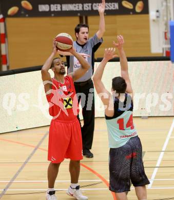 Basketball. OEBV Cup. Raiders Villach gegen WBC Wels.  Luka Gvozden,  (Villach), Lorenzo O Neal (Wels). Villach, am 21.1.2017.
Foto: Kuess
---
pressefotos, pressefotografie, kuess, qs, qspictures, sport, bild, bilder, bilddatenbank