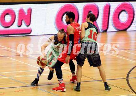 Basketball. OEBV Cup. Raiders Villach gegen WBC Wels. Nino Gross,  (Villach), Simon Finzgar, Kevin Payton (Wels). Villach, am 21.1.2017.
Foto: Kuess
---
pressefotos, pressefotografie, kuess, qs, qspictures, sport, bild, bilder, bilddatenbank