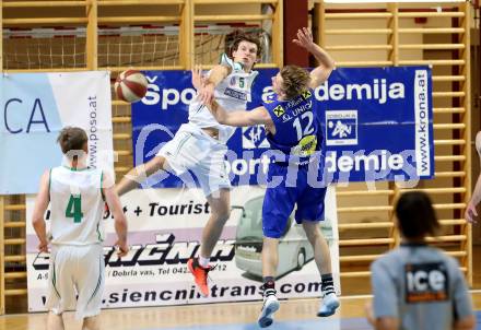 Basketball. OEBV Cup. KOS Celovec gegen Swans Gmunden.  Andi Smrtnik,  (KOS Celovec), Mathias Linortner (Gmunden). Klagenfurt, am 20.1.2017.
Foto: Kuess
---
pressefotos, pressefotografie, kuess, qs, qspictures, sport, bild, bilder, bilddatenbank