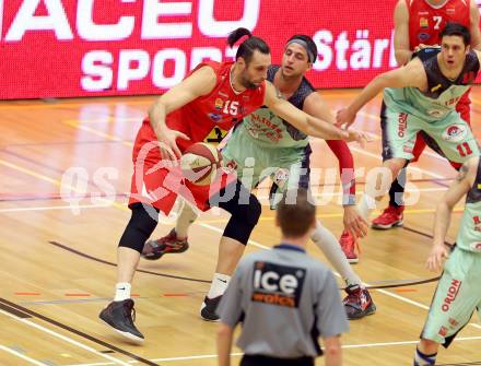 Basketball. OEBV Cup. Raiders Villach gegen WBC Wels. Marko Kolaric,  (Villach), Ales Chan (Wels). Villach, am 21.1.2017.
Foto: Kuess
---
pressefotos, pressefotografie, kuess, qs, qspictures, sport, bild, bilder, bilddatenbank