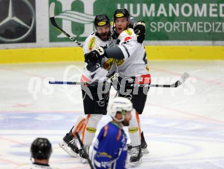 EBEL. Eishockey Bundesliga. VSV gegen	Dornbirner Eishockey Club. Torjubel Nikolas Petrik, James Livingston, James Arniel  (Dornbirn). Villach, am 27.1.2017.
Foto: Kuess

---
pressefotos, pressefotografie, kuess, qs, qspictures, sport, bild, bilder, bilddatenbank