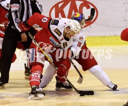 EBEL. Eishockey Bundesliga. KAC gegen 	EC Red Bull Salzburg. Matthew Neal,  (KAC), Ryan Duncan (Salzburg). Klagenfurt, am 29.1.2017.
Foto: Kuess

---
pressefotos, pressefotografie, kuess, qs, qspictures, sport, bild, bilder, bilddatenbank