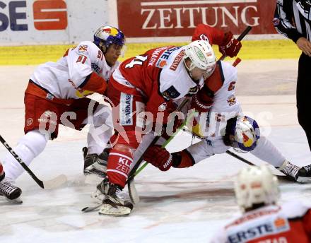 EBEL. Eishockey Bundesliga. KAC gegen 	EC Red Bull Salzburg. Jamie Lundmark, (KAC),  Michael Schiechl, Matthias Trattnig (Salzburg). Klagenfurt, am 29.1.2017.
Foto: Kuess

---
pressefotos, pressefotografie, kuess, qs, qspictures, sport, bild, bilder, bilddatenbank