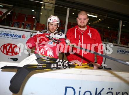 Eishockey. KAC.  Matthew Neal, Zeugwart Benny Boquist. Klagenfurt, 15.12.2016.
Foto: Kuess
---
pressefotos, pressefotografie, kuess, qs, qspictures, sport, bild, bilder, bilddatenbank