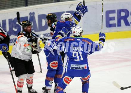 EBEL. Eishockey Bundesliga. VSV gegen	Moser Medical Graz99ers. Torjubel Jan Urbas, Miha Verlic (VSV). Villach, am 5.2.2017.
Foto: Kuess

---
pressefotos, pressefotografie, kuess, qs, qspictures, sport, bild, bilder, bilddatenbank