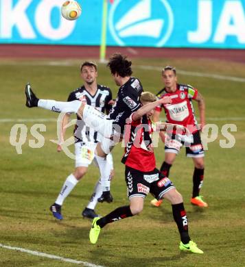 Fussball Bundesliga. RZ Pellets WAC gegen SV Guntamatic Ried. Thomas Zuendel, (WAC), Thomas Reifeltshammer (Ried). Wolfsberg, am 11.2.2017.
Foto: Kuess

---
pressefotos, pressefotografie, kuess, qs, qspictures, sport, bild, bilder, bilddatenbank
