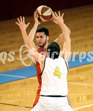Basketball 2. Bundesliga. GD 16. Runde. Woerthersee Piraten gegen Basket2000 Vienna. Jan-Arne Apschner (Piraten), Aldin Avdic (Vienna). Klagenfurt, am 11.2.2017.
Foto: Kuess
---
pressefotos, pressefotografie, kuess, qs, qspictures, sport, bild, bilder, bilddatenbank
