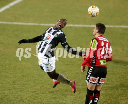 Fussball Bundesliga. RZ Pellets WAC gegen SV Guntamatic Ried. Dever Akeem Orgill,  (WAC), Alberto Prada Vega (Ried). Wolfsberg, am 11.2.2017.
Foto: Kuess

---
pressefotos, pressefotografie, kuess, qs, qspictures, sport, bild, bilder, bilddatenbank