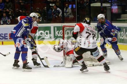 EBEL. Eishockey Bundesliga. VSV gegen	HC Orli Znojmo. Miha Verlic,  (VSV),  Marek Schwarz (Znojmo). Villach, am 15.2.2017.
Foto: Kuess

---
pressefotos, pressefotografie, kuess, qs, qspictures, sport, bild, bilder, bilddatenbank