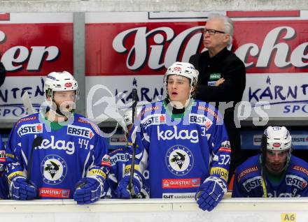 EBEL. Eishockey Bundesliga. VSV gegen	HC Orli Znojmo. Olivier Latendresse, Christof Kromp, Trainer Greg Holst (VSV). Villach, am 15.2.2017.
Foto: Kuess

---
pressefotos, pressefotografie, kuess, qs, qspictures, sport, bild, bilder, bilddatenbank