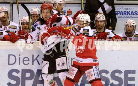 EBEL. Eishockey Bundesliga. KAC gegen 	HC TWK Innsbruck, Die Haie. Thomas Koch,  (KAC), Nicholas Ross (Innsbruck). Klagenfurt, am 17.2.2017.
Foto: Kuess

---
pressefotos, pressefotografie, kuess, qs, qspictures, sport, bild, bilder, bilddatenbank
