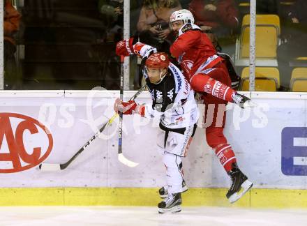EBEL. Eishockey Bundesliga. KAC gegen 	HC TWK Innsbruck, Die Haie. David Joseph Fischer, (KAC), John Lammers (Innsbruck). Klagenfurt, am 17.2.2017.
Foto: Kuess

---
pressefotos, pressefotografie, kuess, qs, qspictures, sport, bild, bilder, bilddatenbank