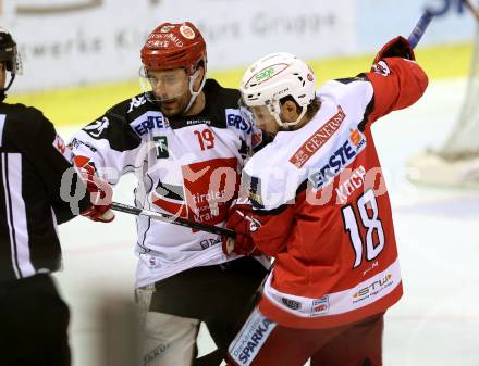 EBEL. Eishockey Bundesliga. KAC gegen 	HC TWK Innsbruck, Die Haie. Thomas Koch, (KAC), Tyler Spurgeon (Innsbruck). Klagenfurt, am 17.2.2017.
Foto: Kuess

---
pressefotos, pressefotografie, kuess, qs, qspictures, sport, bild, bilder, bilddatenbank