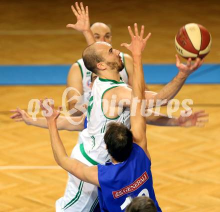 Basketball 2. Bundesliga. GD 17. Runde. KOS Celovec gegen D.C. Timberwolves. Jakob Strazar,  (KOS Celovec), Molih Senyurt (Timberwolves). Klagenfurt, am 18.2.2017.
Foto: Kuess
---
pressefotos, pressefotografie, kuess, qs, qspictures, sport, bild, bilder, bilddatenbank