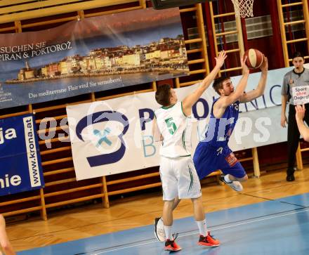 Basketball 2. Bundesliga. GD 17. Runde. KOS Celovec gegen D.C. Timberwolves. Andi Smrtnik,  (KOS Celovec), Nemanja Nikolic (Timberwolves). Klagenfurt, am 18.2.2017.
Foto: Kuess
---
pressefotos, pressefotografie, kuess, qs, qspictures, sport, bild, bilder, bilddatenbank