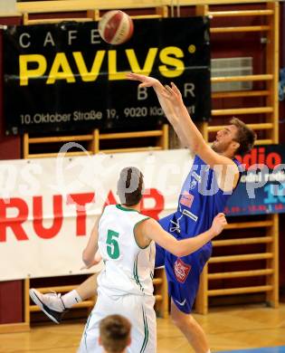 Basketball 2. Bundesliga. GD 17. Runde. KOS Celovec gegen D.C. Timberwolves. Andi Smrtnik,  (KOS Celovec), Nemanja Nikolic (Timberwolves). Klagenfurt, am 18.2.2017.
Foto: Kuess
---
pressefotos, pressefotografie, kuess, qs, qspictures, sport, bild, bilder, bilddatenbank