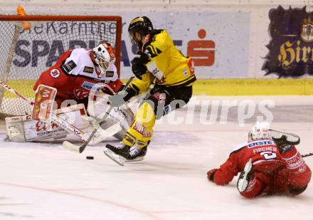 EBEL. Eishockey Bundesliga. KAC gegen 	UPC Vienna Capitals. David Madlehner, (KAC), Taylor Vause   (Vienna Capitals). Klagenfurt, am 19.2.2017.
Foto: Kuess

---
pressefotos, pressefotografie, kuess, qs, qspictures, sport, bild, bilder, bilddatenbank
