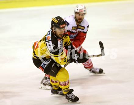 EBEL. Eishockey Bundesliga. KAC gegen 	UPC Vienna Capitals. Martin Schumnig, (KAC),  Rafael Rotter (Vienna Capitals). Klagenfurt, am 19.2.2017.
Foto: Kuess

---
pressefotos, pressefotografie, kuess, qs, qspictures, sport, bild, bilder, bilddatenbank