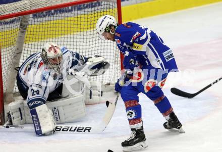 EBEL. Eishockey Bundesliga. VSV gegen	Fehervar AV 19. Benjamin Petrik,  (VSV), Zoltan Hetenyi (Alba Volan). Villach, am 21.2.2017.
Foto: Kuess

---
pressefotos, pressefotografie, kuess, qs, qspictures, sport, bild, bilder, bilddatenbank