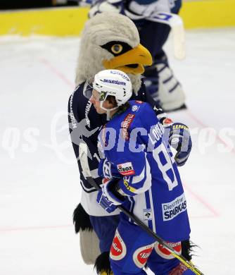 EBEL. Eishockey Bundesliga. VSV gegen	Fehervar AV 19. Corey Locke, Maskottchen Villi (VSV). Villach, am 21.2.2017.
Foto: Kuess

---
pressefotos, pressefotografie, kuess, qs, qspictures, sport, bild, bilder, bilddatenbank