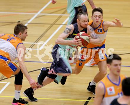 Basketball 2. Bundesliga. GD18. Runde. Raiders Villach gegen BBU Salzburg.   Nino Gross,  (Villach), Lukas Reichle (Salzburg). Villach, am 26.2.2017.
Foto: Kuess
---
pressefotos, pressefotografie, kuess, qs, qspictures, sport, bild, bilder, bilddatenbank