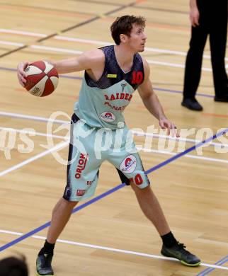 Basketball 2. Bundesliga. GD18. Runde. Raiders Villach gegen BBU Salzburg.   Simon Finzgar (Villach). Villach, am 26.2.2017.
Foto: Kuess
---
pressefotos, pressefotografie, kuess, qs, qspictures, sport, bild, bilder, bilddatenbank