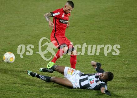 Fussball Bundesliga. RZ Pellets WAC gegen FC Admira Wacker Moedling.  Issiaka Ouedraogo,  (WAC), Srdan Spiridonovic (Moedling). Wolfsberg, am 4.3.2017.
Foto: Kuess

---
pressefotos, pressefotografie, kuess, qs, qspictures, sport, bild, bilder, bilddatenbank