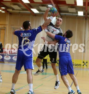 Handball HLA. SC Kelag Ferlach gegen HC Linz AG. Risto Arnaudovski  (Ferlach), Gojko Vuckovic, Stefan Lehner (Linz). Ferlach, am 11.3.2017.
Foto: Kuess
---
pressefotos, pressefotografie, kuess, qs, qspictures, sport, bild, bilder, bilddatenbank