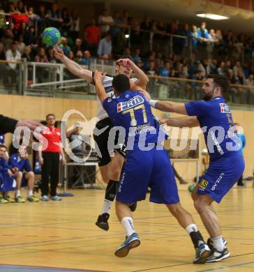 Handball HLA. SC Kelag Ferlach gegen HC Linz AG. Izudin Mujanovic,  (Ferlach), Luka Kikanovic, Julius Hoflehner (Linz). Ferlach, am 11.3.2017.
Foto: Kuess
---
pressefotos, pressefotografie, kuess, qs, qspictures, sport, bild, bilder, bilddatenbank